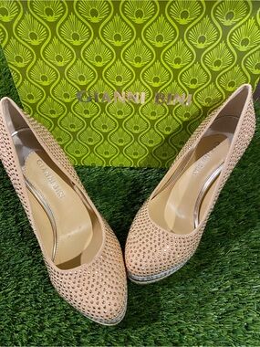 Gianni Bini Studded Pointed Toe Pump Heels Slip-On Beige Women's 7M Gold/Silver